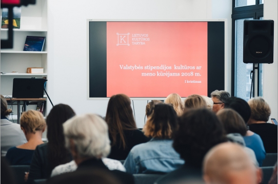 Tęsiasi edukacinių stipendijų konkursas